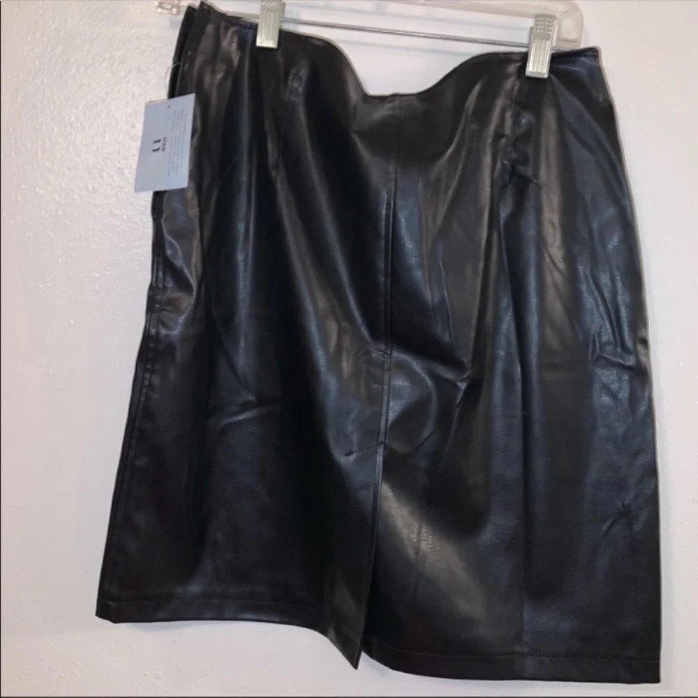 Xhilaration Faux Leather Look Size 11 Knee Length Polyurethane Skirt
